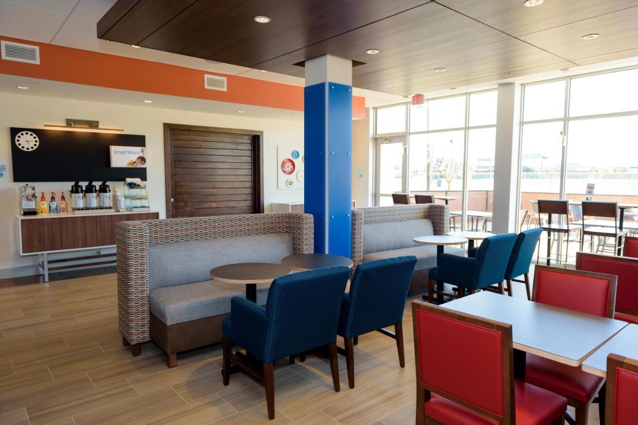 Holiday Inn Express & Suites Mckinney - Frisco East By Ihg Bagian luar foto