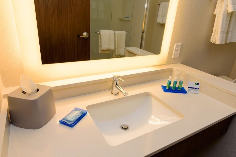 Holiday Inn Express & Suites Mckinney - Frisco East By Ihg Bagian luar foto