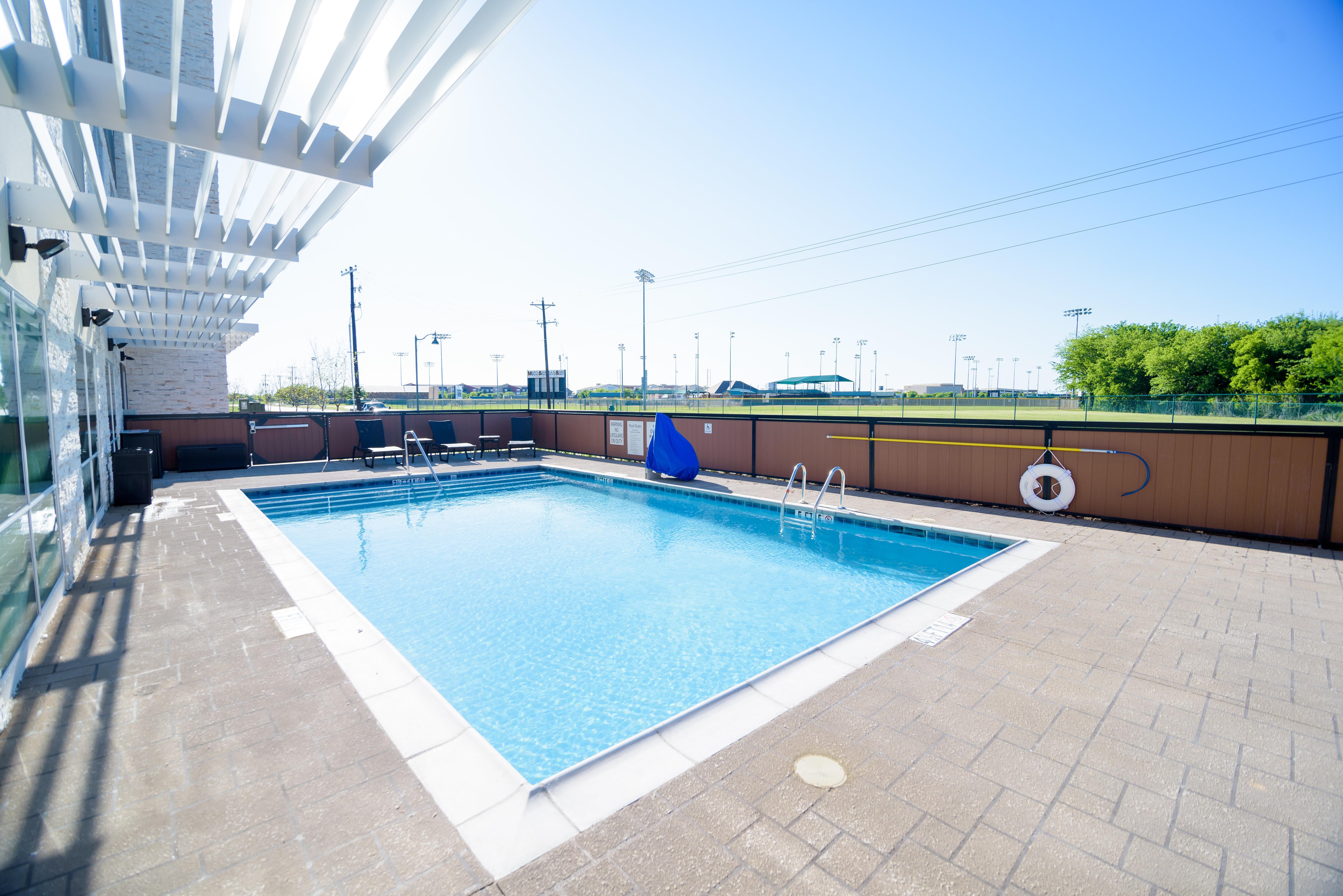 Holiday Inn Express & Suites Mckinney - Frisco East By Ihg Bagian luar foto