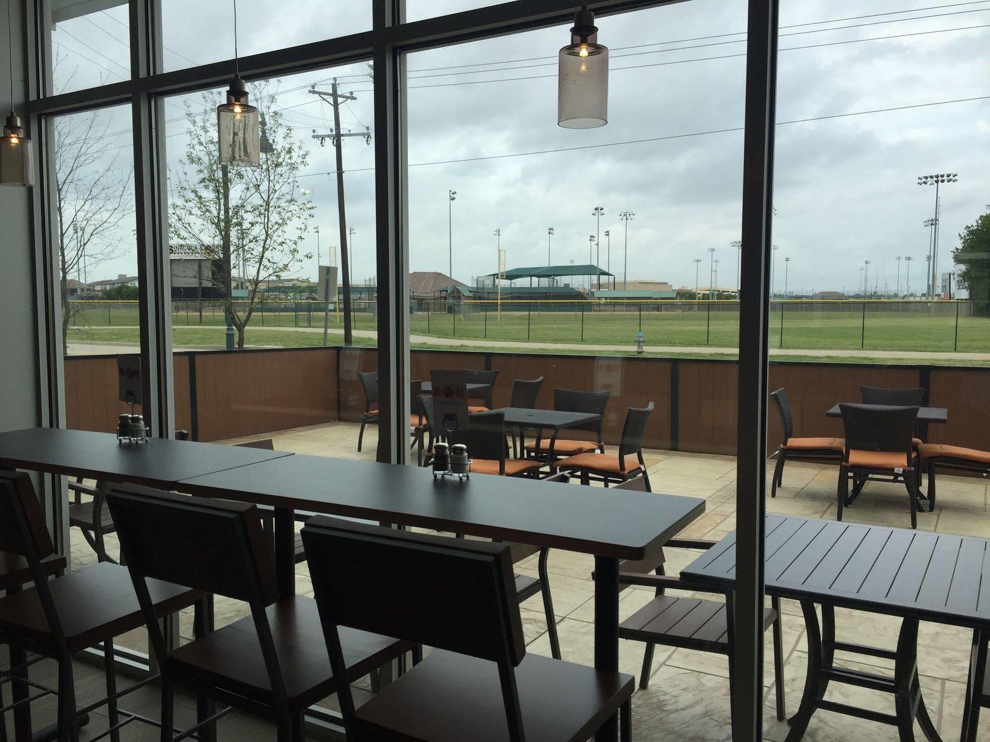 Holiday Inn Express & Suites Mckinney - Frisco East By Ihg Bagian luar foto