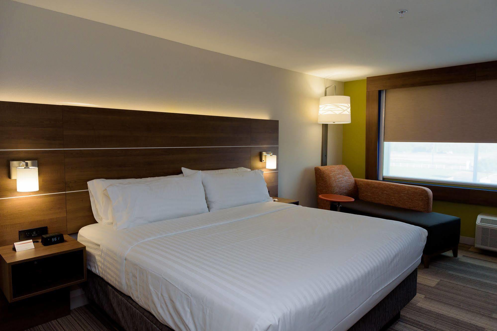 Holiday Inn Express & Suites Mckinney - Frisco East By Ihg Bagian luar foto